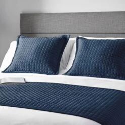 Crompton Runner -Hotel Supply Store 2126 5 Zoom