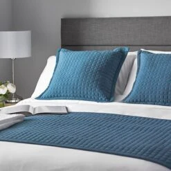 Crompton Runner -Hotel Supply Store 2126 6 Zoom